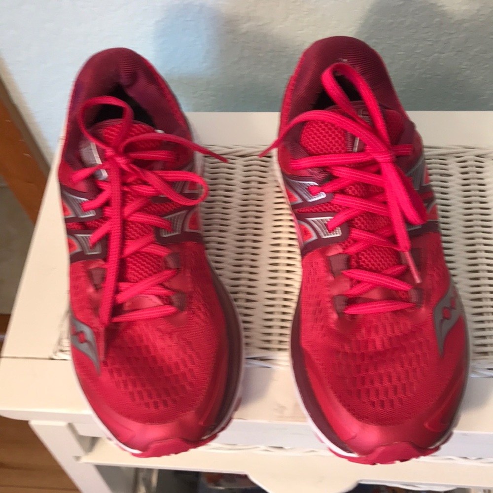Saucony ISO Series Everrun Athletic shoe